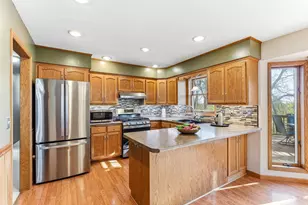 984 Ferndale St S, Maplewood, MN 55119 - Photo 11