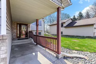 984 Ferndale St S, Maplewood, MN 55119 - Photo 3