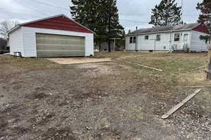 512 Memorial Dr, Buhl, MN 55713 - Photo 11