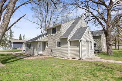 437 Linden Avenue SW, Hutchinson, MN 55350 - Photo 1