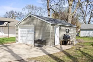 437 Linden Ave SW, Hutchinson, MN 55350 - Photo 19