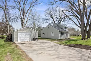 437 Linden Ave SW, Hutchinson, MN 55350 - Photo 1