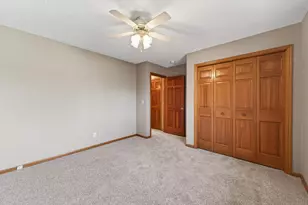 6120 Valley Creek Rd, Woodbury, MN 55125 - Photo 9