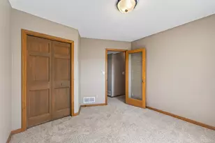 6120 Valley Creek Rd, Woodbury, MN 55125 - Photo 17