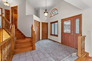 2330 Overlook Circle E, Maplewood, MN 55119 - Photo 9