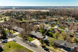 9 Island Heights Ct NE, Pine Island, MN 55963 - Photo 3
