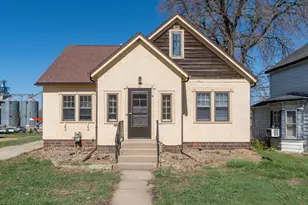 416 N 2nd St, Le Sueur, MN 56058 - Photo 3
