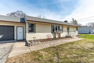 122 W Fir Ave, Fergus Falls, MN 56537 - Photo 5