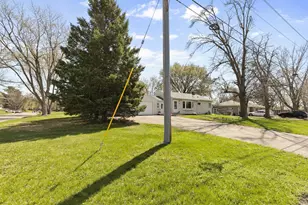 2420 Hazelwood St, Maplewood, MN 55109 - Photo 3