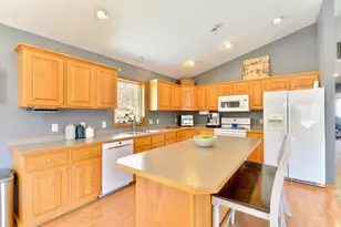 357 Glenmeadow St, River Falls, WI 54022 - Photo 3