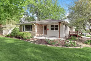 933 5th St W, Hastings, MN 55033 - Photo 1