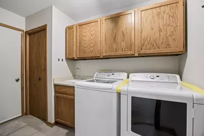 8290 W Lake Court, Chanhassen, MN 55317 - Photo 25
