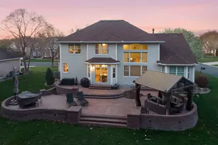 9086 Wildwood Cir, Shakopee, MN 55379 - Photo 3