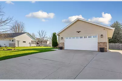 1840 Field Stone Avenue SE, Owatonna, MN 55060 - Photo 3