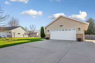 1840 Field Stone Ave SE, Owatonna, MN 55060 - Photo 3