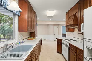 8837 Abbott Ave S, Bloomington, MN 55431 - Photo 15