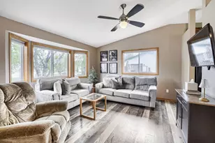 9621 Hallmark Ave S, Cottage Grove, MN 55016 - Photo 3