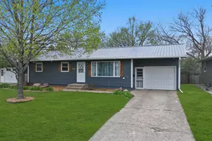 506 Elaine Ave, Marshall, MN 56258 - Photo 1