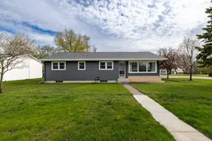 822 W Chandler St, Arlington, MN 55307 - Photo 1