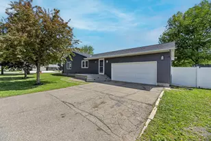 822 W Chandler St, Arlington, MN 55307 - Photo 1