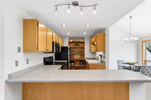 3062 Lake Shore Dr, Minneapolis, MN 55416 - Photo 7