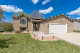 433 Braeburn Dr, Shakopee, MN 55379 - Photo 1