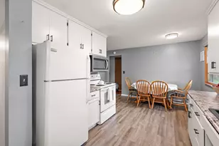 550 W 4th St, Rush City, MN 55069 - Photo 9