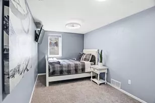 4916 Overlook Dr, Bloomington, MN 55437 - Photo 33