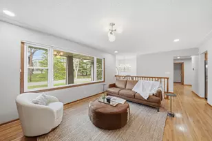 6655 Tanager Ln, Eden Prairie, MN 55346 - Photo 13