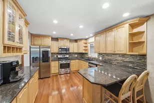 6655 Tanager Ln, Eden Prairie, MN 55346 - Photo 3
