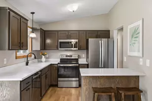 2566 Brittany Ln, Woodbury, MN 55125 - Photo 5