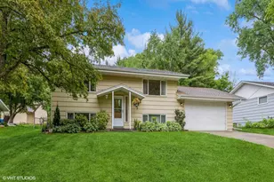 569 Riviera Dr, New Brighton, MN 55112 - Photo 3