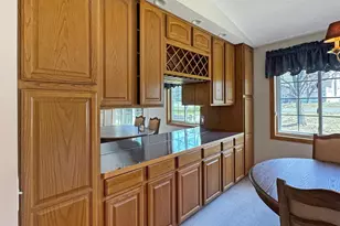 885 Kimberly Ln, Chanhassen, MN 55317 - Photo 7
