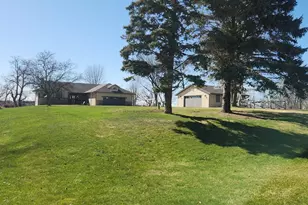 408 E Lake Geneva Rd NE, Alexandria, MN 56308 - Photo 3