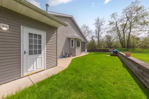 949 Rice St, Faribault, MN 55021 - Photo 5