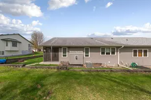 949 Rice St, Faribault, MN 55021 - Photo 9