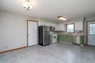 305 Euclid Ave, Crookston, MN 56716 - Photo 5