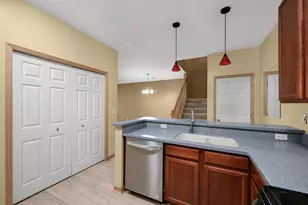 3049 Chamberlain Street N, Maplewood, MN 55109 - Photo 13