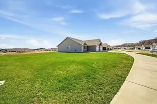 4911 Field Crest Ln, Eau Claire, WI 54701 - Photo 25