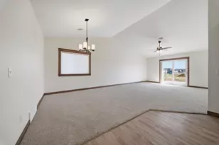 4911 Field Crest Ln, Eau Claire, WI 54701 - Photo 11