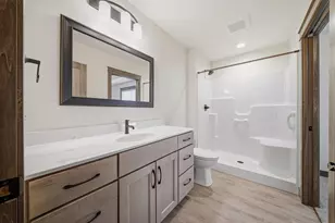 4911 Field Crest Ln, Eau Claire, WI 54701 - Photo 15