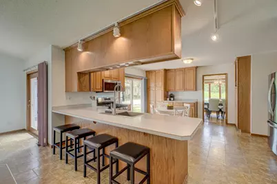 2201 Roselawn Avenue W, Roseville, MN 55113 - Photo 15