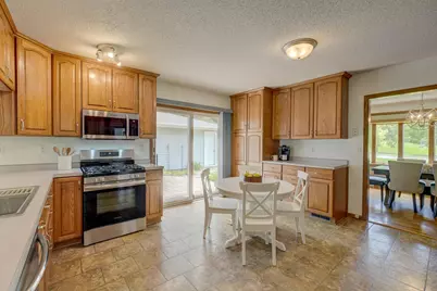 2201 Roselawn Avenue W, Roseville, MN 55113 - Photo 9
