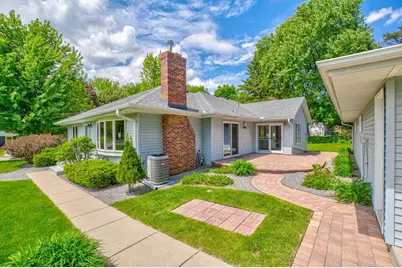 2201 Roselawn Avenue W, Roseville, MN 55113 - Photo 3