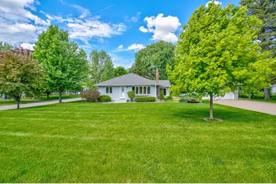 2201 Roselawn Avenue W, Roseville, MN 55113 - Photo 1