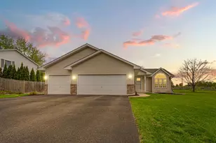1435 Springwood Ln, Faribault, MN 55021 - Photo 3