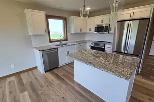 1309 18th St NE, Austin, MN 55912 - Photo 11