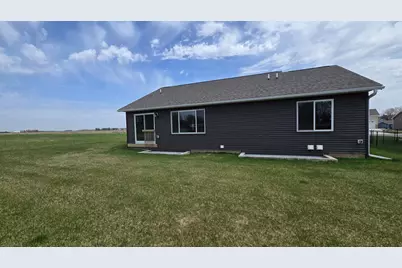 1309 18th Street NE, Austin, MN 55912 - Photo 3