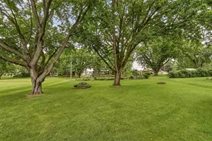 402 Strathmore Ln SE, Rochester, MN 55904 - Photo 3