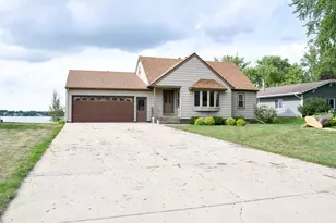 1532 S Shore Dr, Worthington, MN 56187 - Photo 3